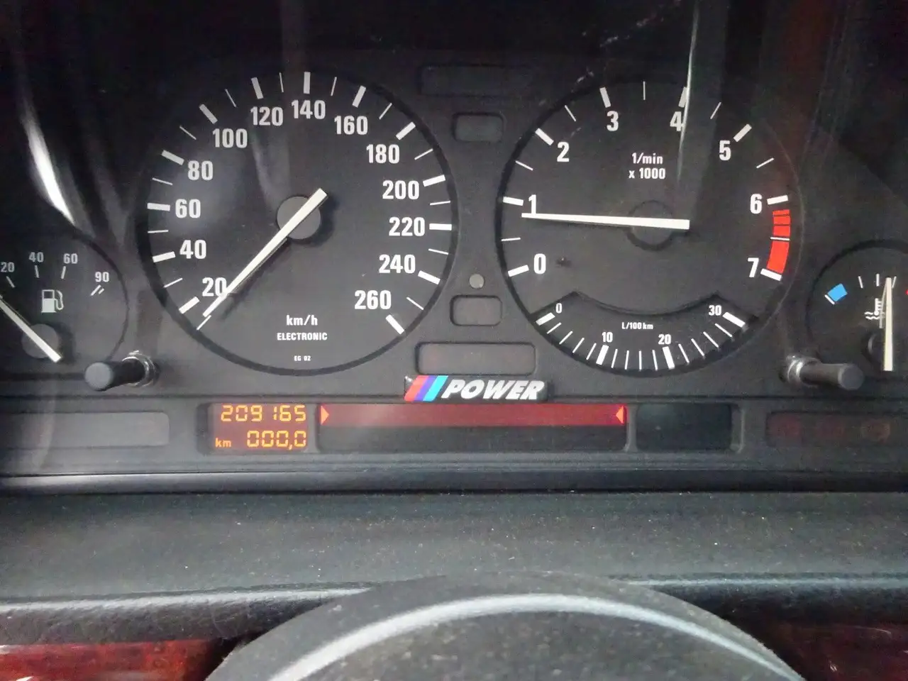 BMW 730i E32 - 188ch - SELLERIE CUIR - TOIT OUVRANT