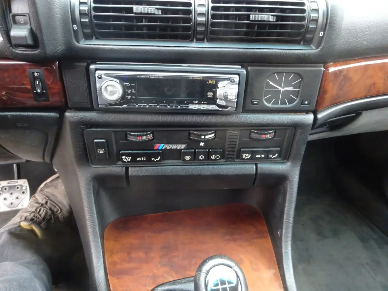 BMW 730i E32 - 188ch - SELLERIE CUIR - TOIT OUVRANT