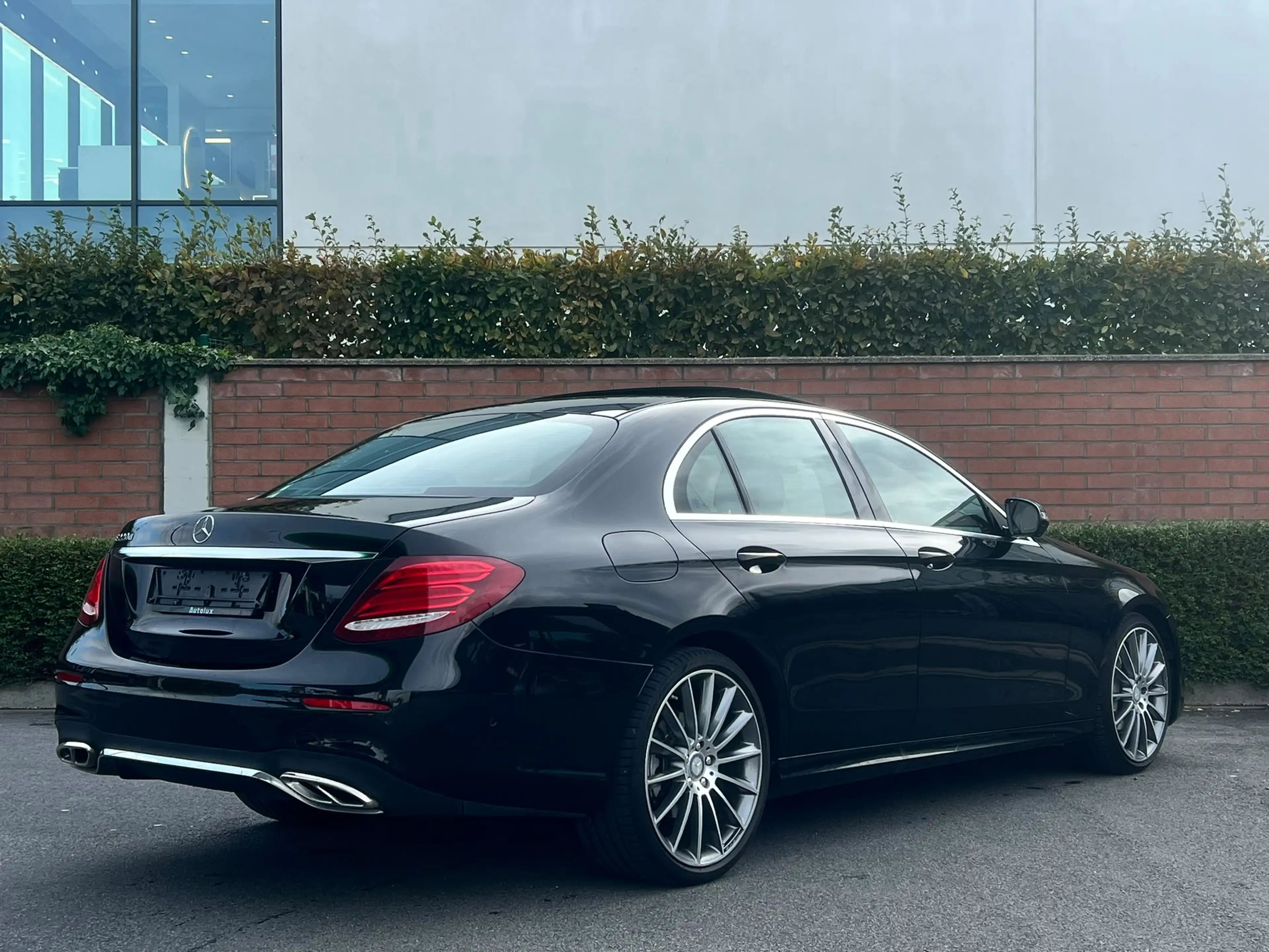 Mercedes-Benz E 220 38.735 KM !!!! - PACK AMG - PACK LUMIERE - AUTOMATIQUE — photo 6