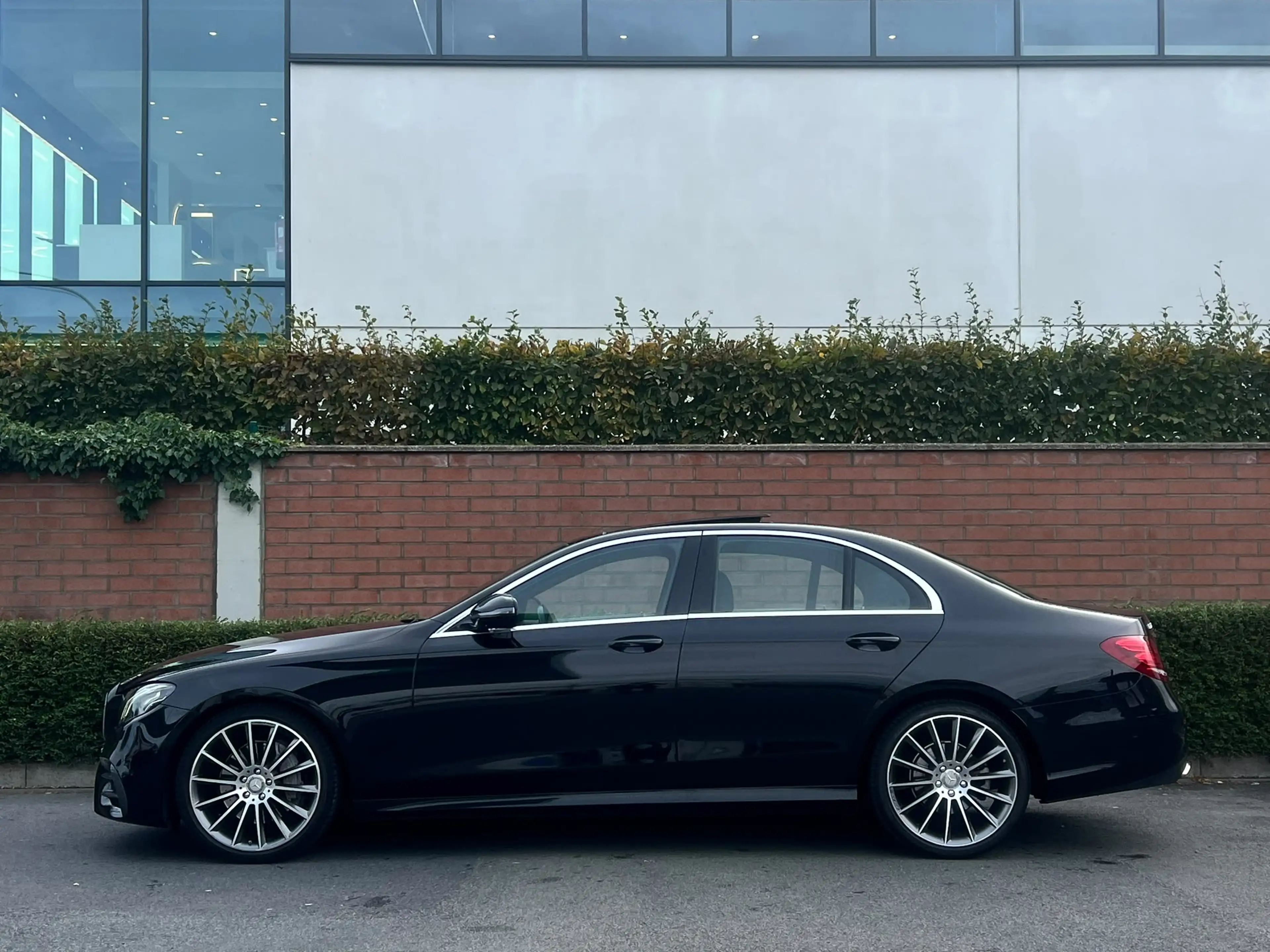 Mercedes-Benz E 220 38.735 KM !!!! - PACK AMG - PACK LUMIERE - AUTOMATIQUE — photo 8