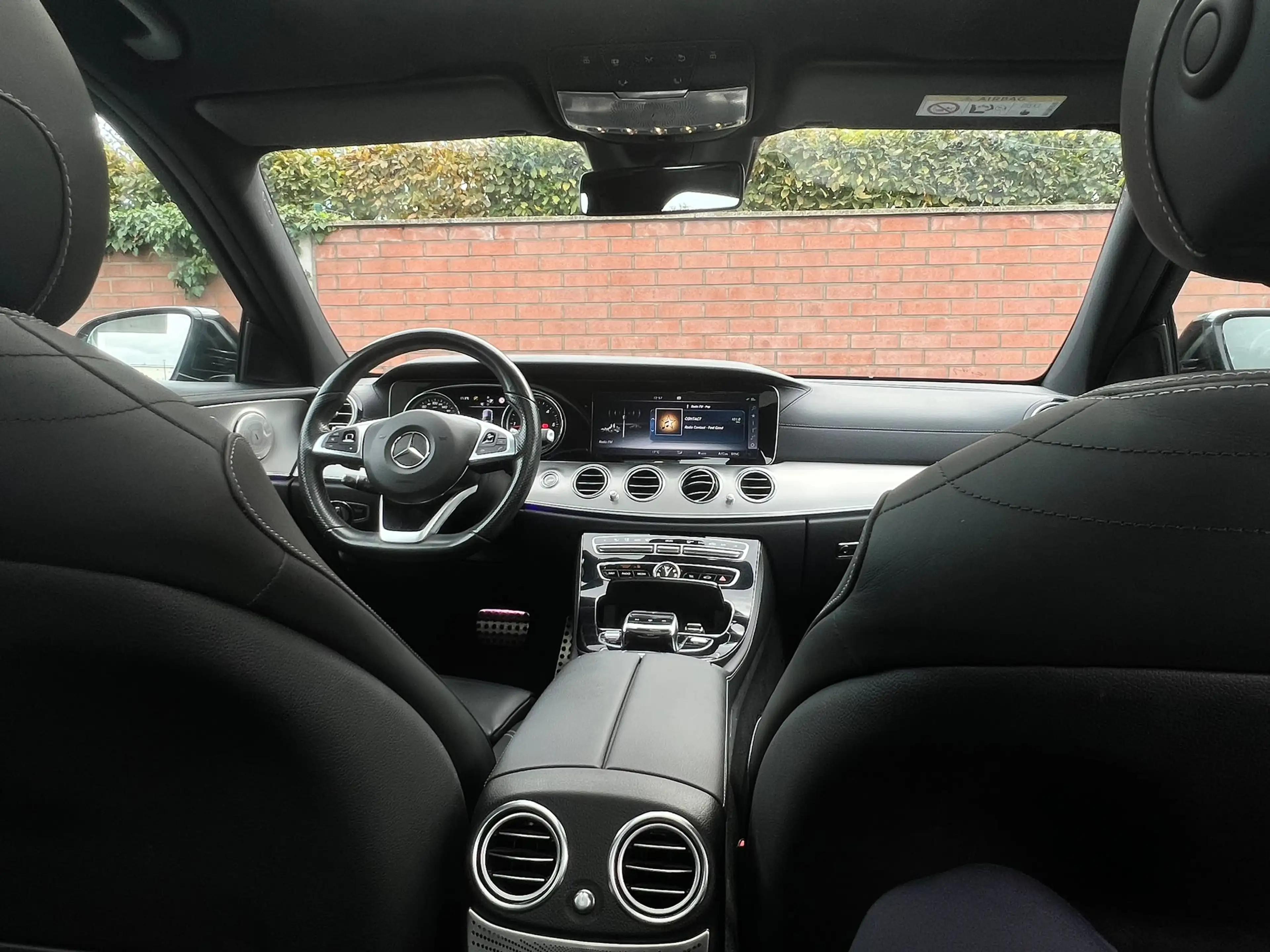 Mercedes-Benz E 220 38.735 KM !!!! - PACK AMG - PACK LUMIERE - AUTOMATIQUE — photo 10