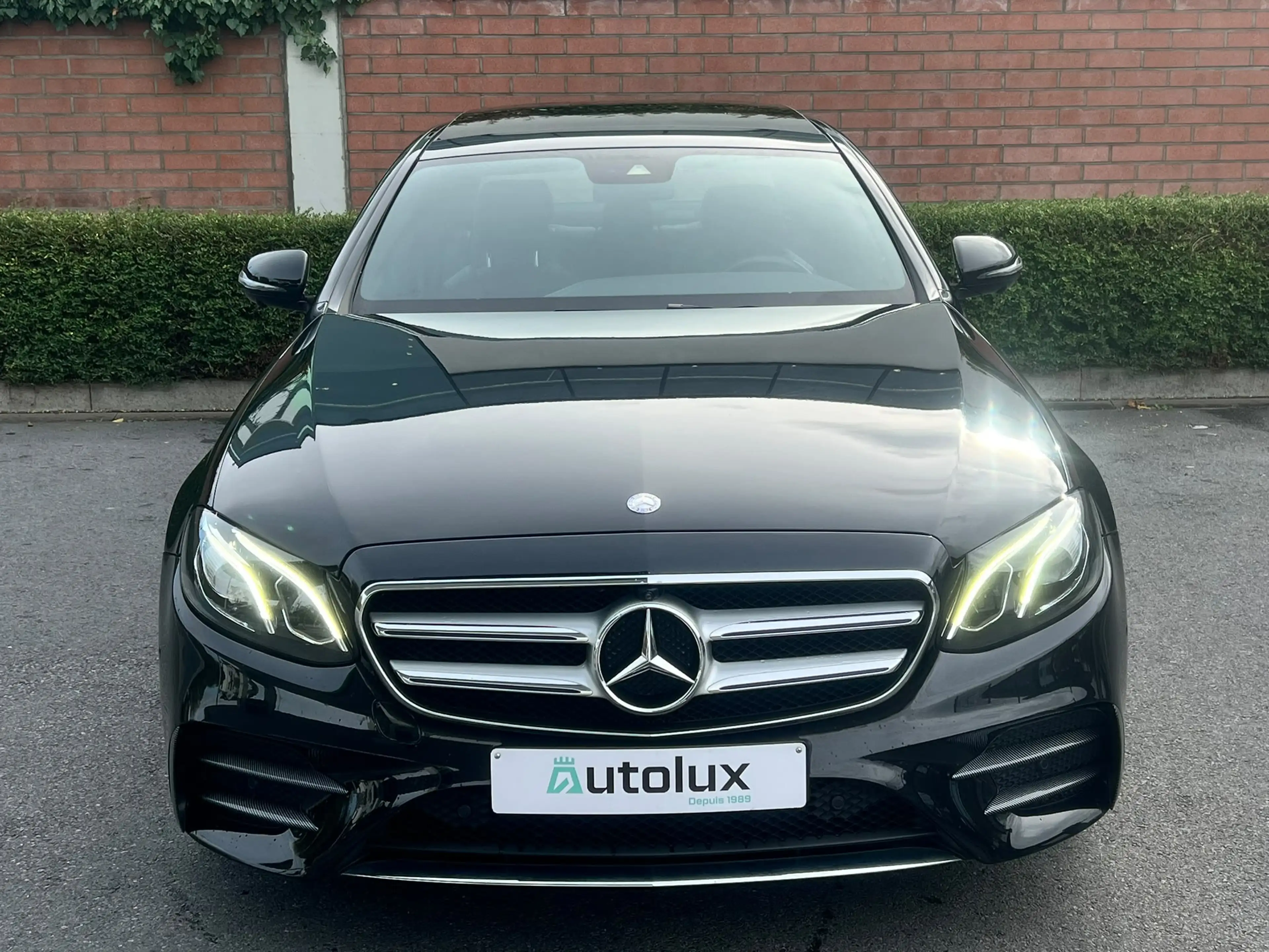 Mercedes-Benz E 220 38.735 KM !!!! - PACK AMG - PACK LUMIERE - AUTOMATIQUE — photo 2
