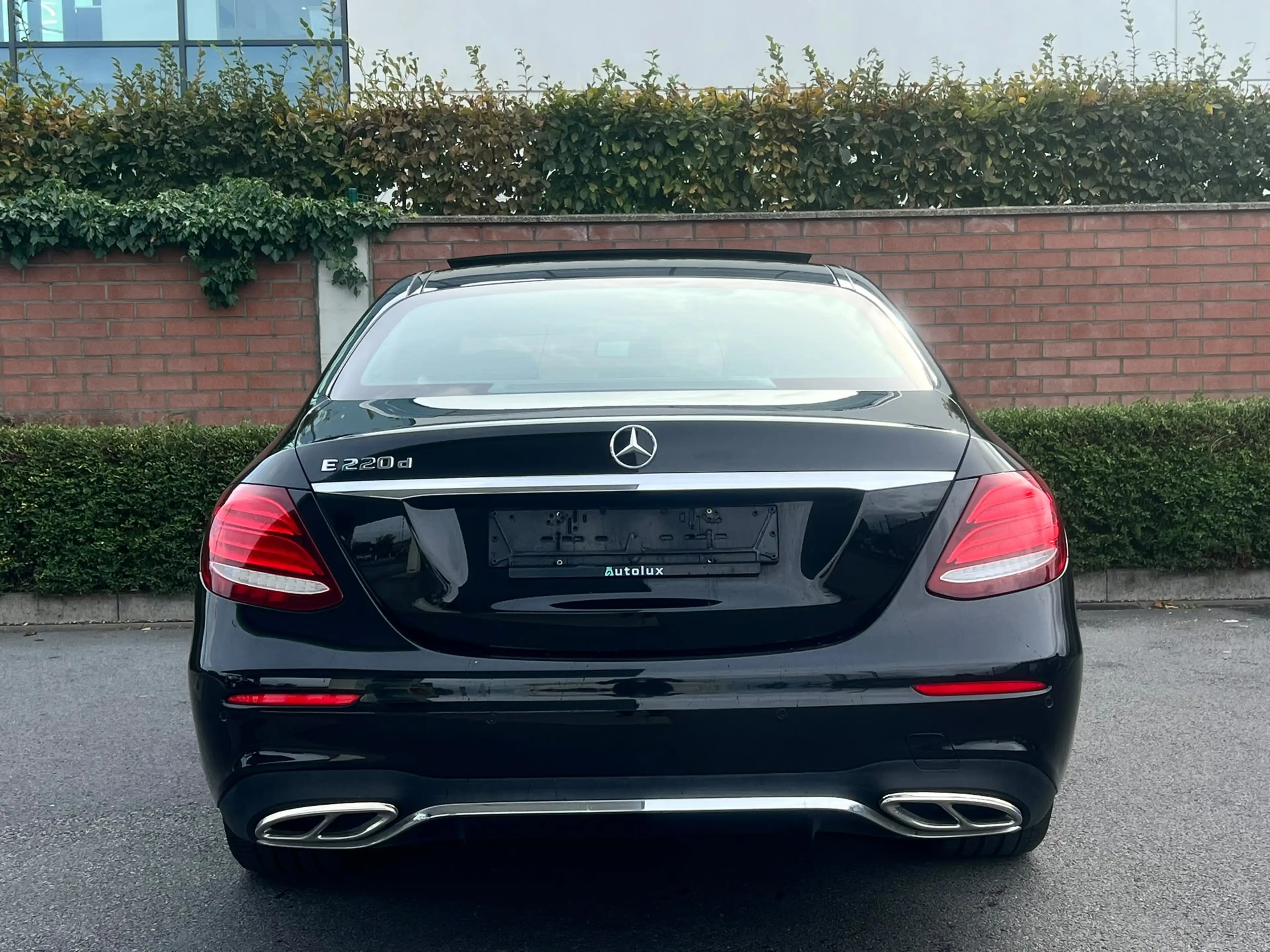Mercedes-Benz E 220 38.735 KM !!!! - PACK AMG - PACK LUMIERE - AUTOMATIQUE — photo 5