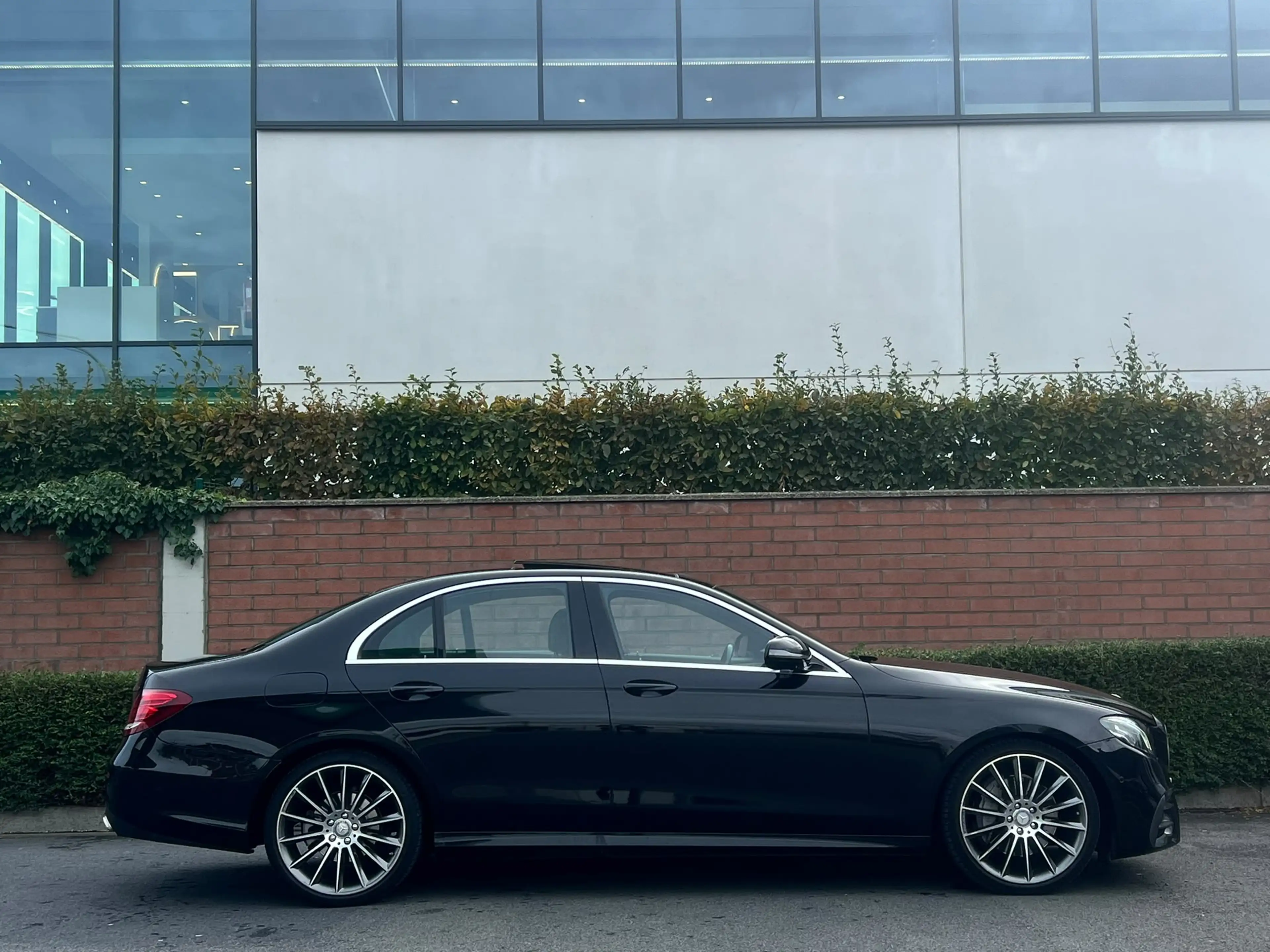 Mercedes-Benz E 220 38.735 KM !!!! - PACK AMG - PACK LUMIERE - AUTOMATIQUE — photo 7