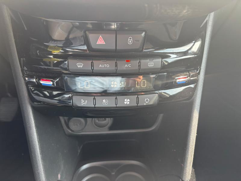Peugeot 2008 Signature / GPS — photo 9