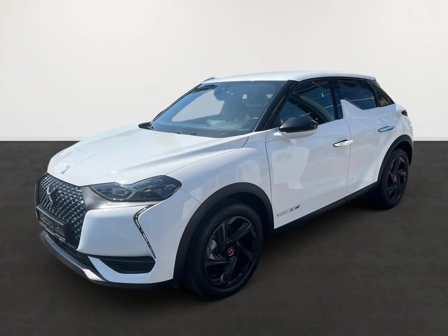 DS Automobiles DS 3 Crossback E-Tense 136 Performance Line + Белый - 1