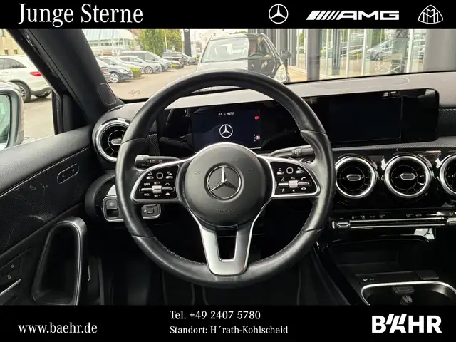 Mercedes-Benz 250 view 13