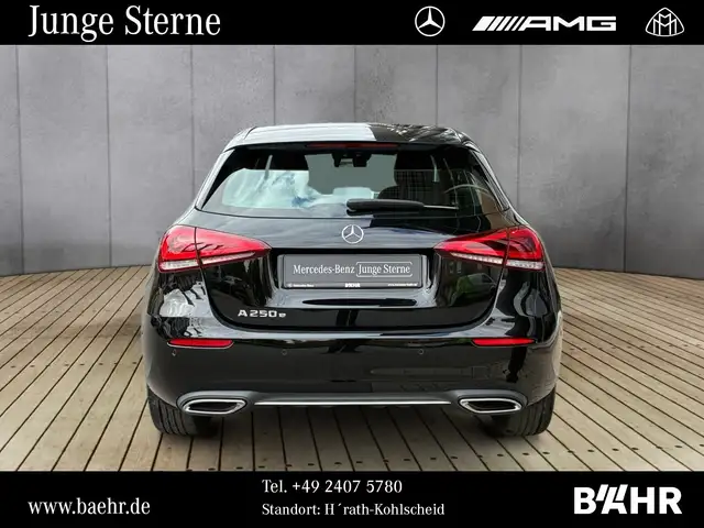 Mercedes-Benz 250 view 8