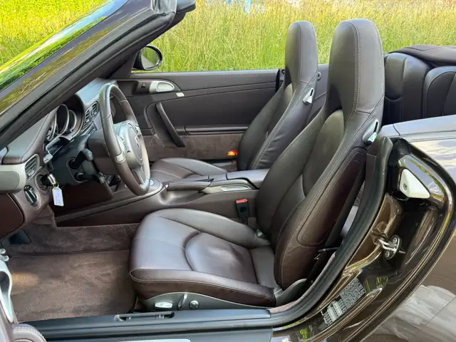 Porsche 911 view 12