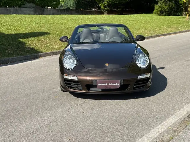 Porsche 911 view 10