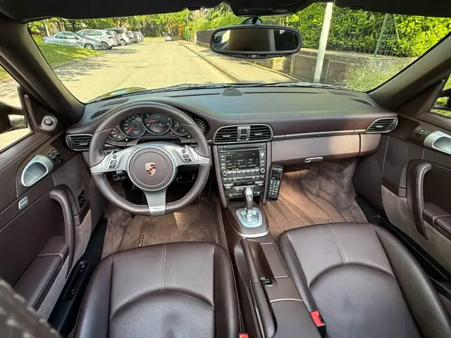 Porsche 911 view 15