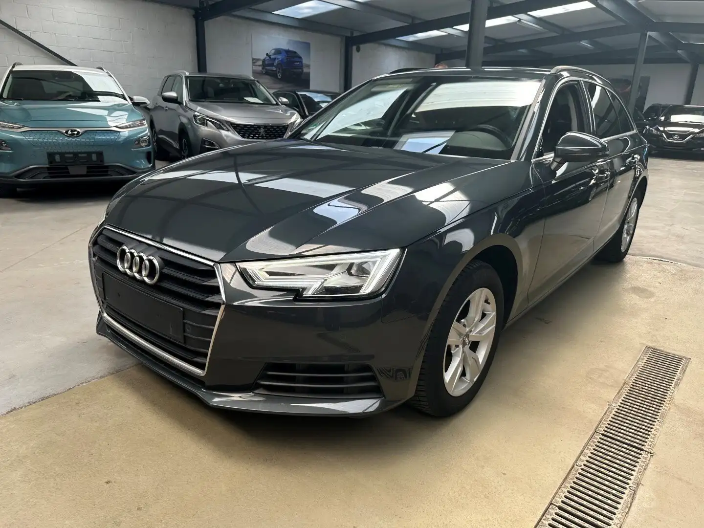 Audi A4 Avant CNG 2.0 TFSI Design S tronic Grijs - 1