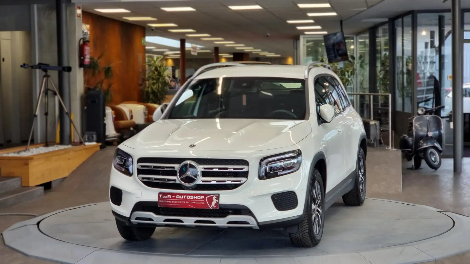 Mercedes-Benz GLB 180 1-Hand Aut. *Style Line*Navi*Kamera* Bílá - 2