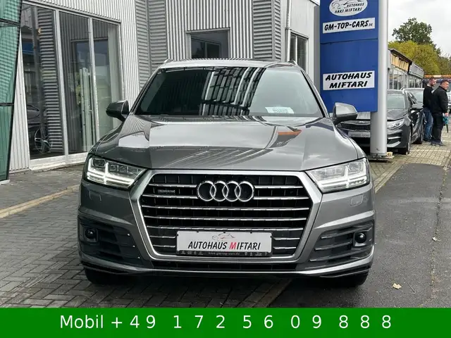 Audi Q7 view 5