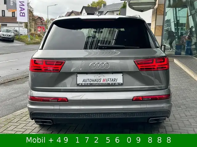 Audi Q7 view 2