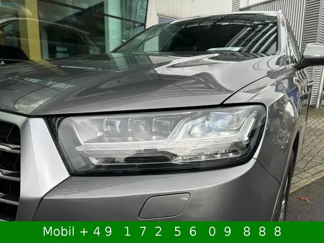 Audi Q7 view 14