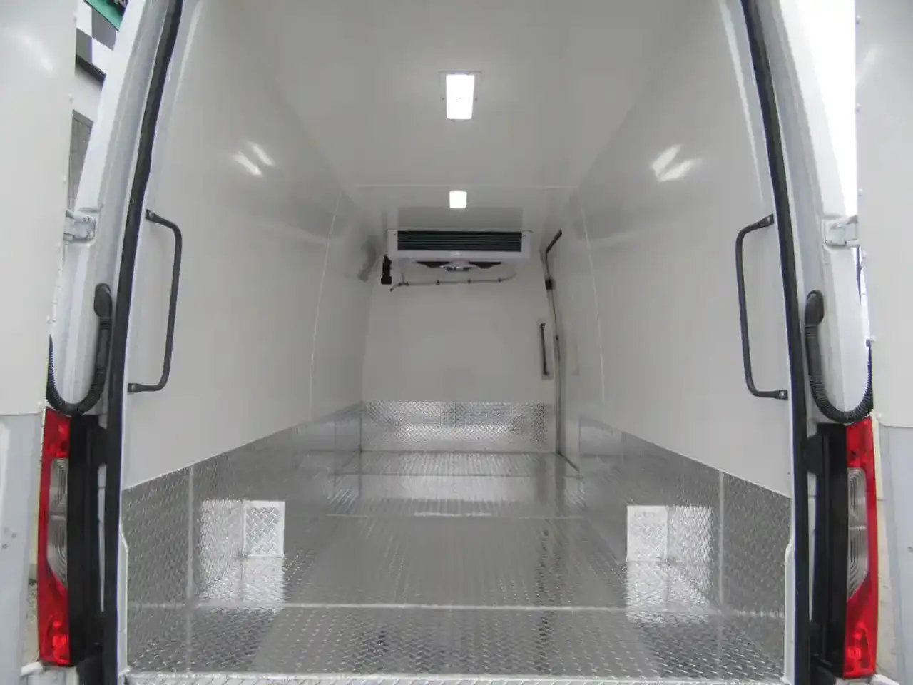 Mercedes-Benz Sprinter снимка Mercedes-Benz Sprinter