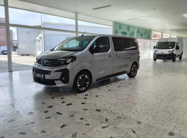 Opel Zafira view 3