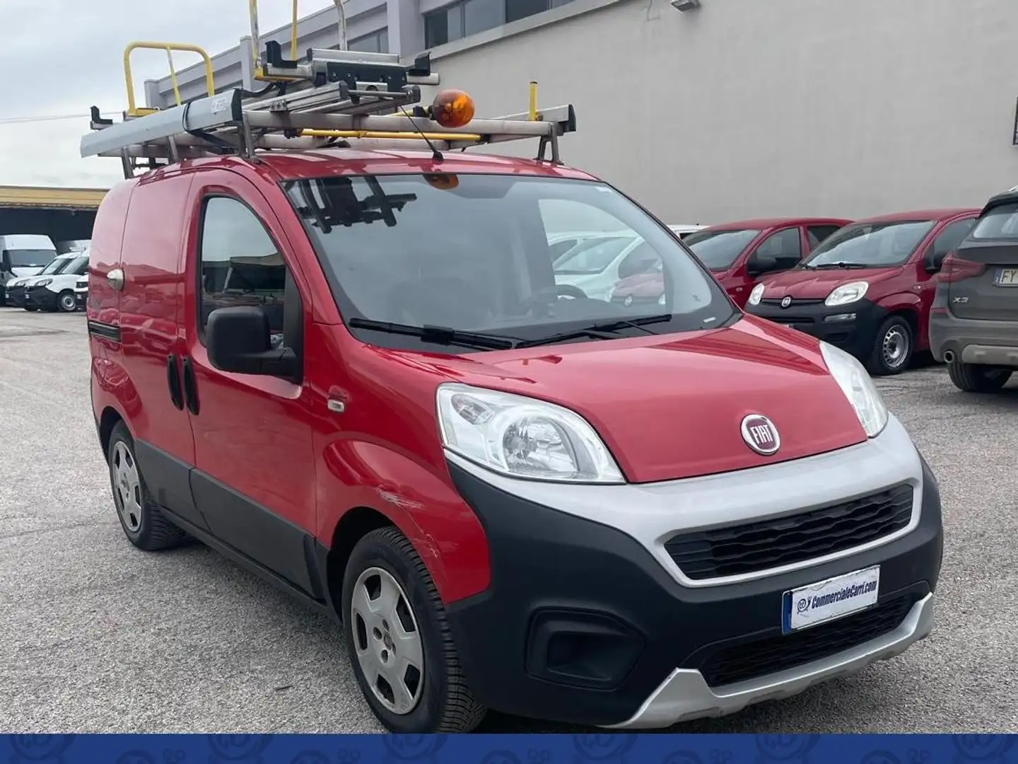 Fiat Fiorino 1.3 M-JET FURGONE 95CV ADVENTURE - 2017 Rojo - 1