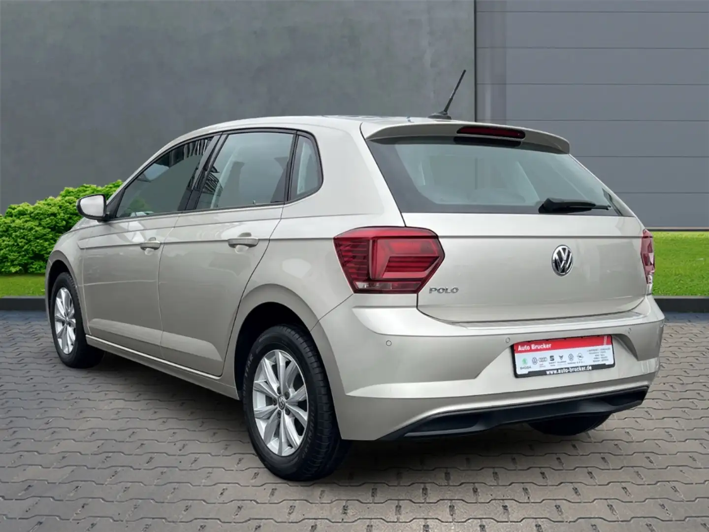 Volkswagen Polo Highline 1.6 TDI Navi+Sitzheizung Plateado - 2