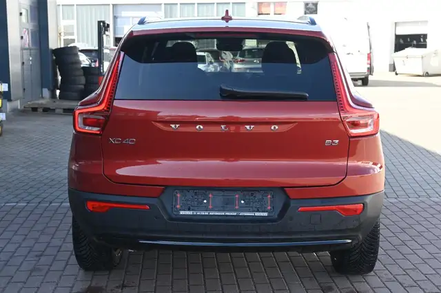 Volvo XC40 view 4