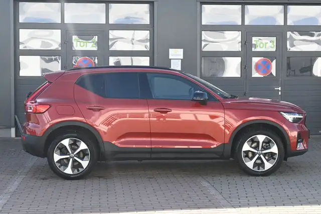 Volvo XC40 view 2