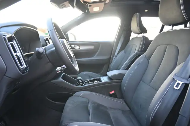 Volvo XC40 view 10