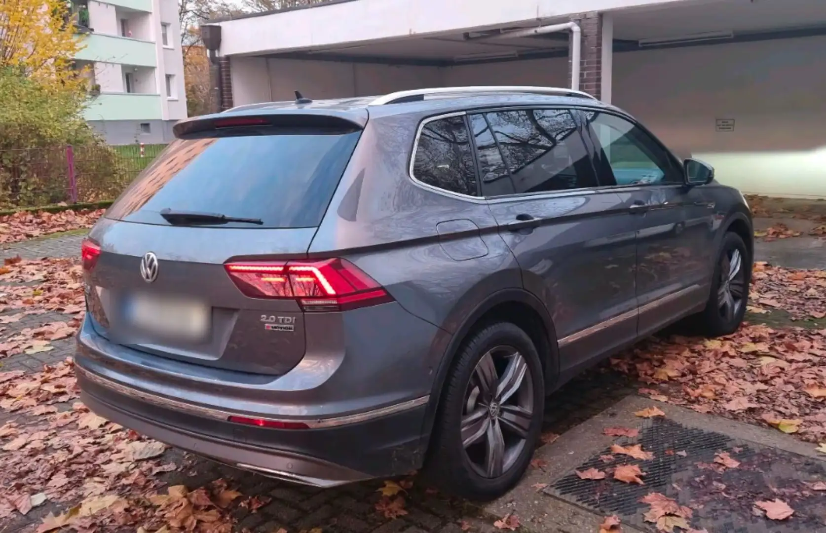 Volkswagen Tiguan Allspace 2.0 TDI 4 Motion 7 Sitzer ACC AHK Highline - 2
