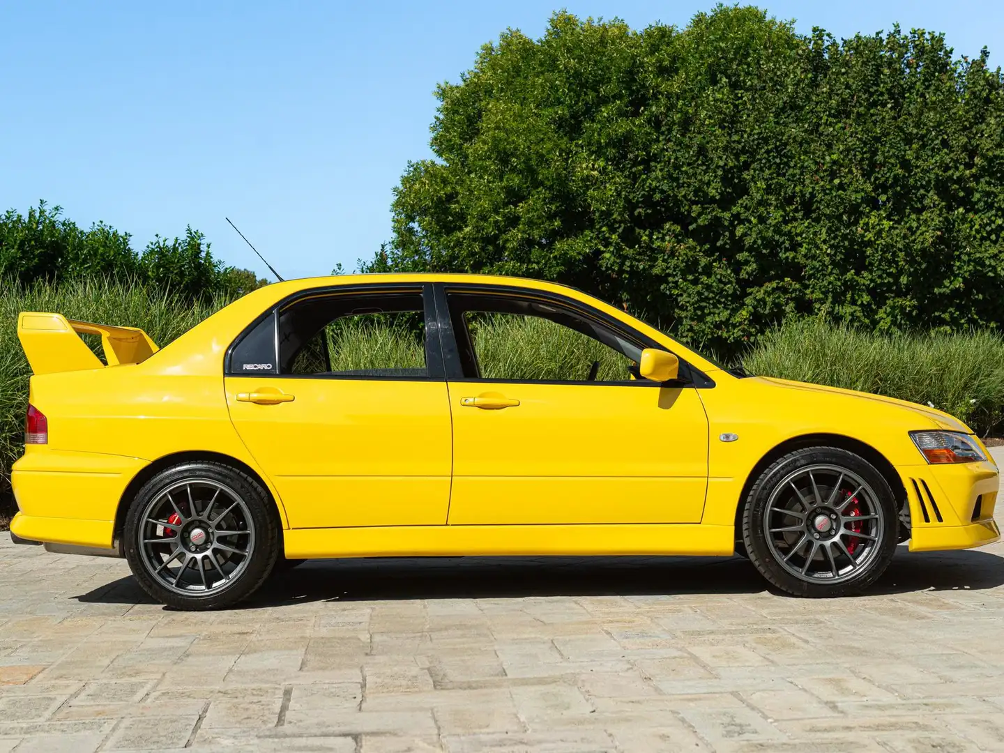 Mitsubishi Lancer EVO VII Gelb - 2