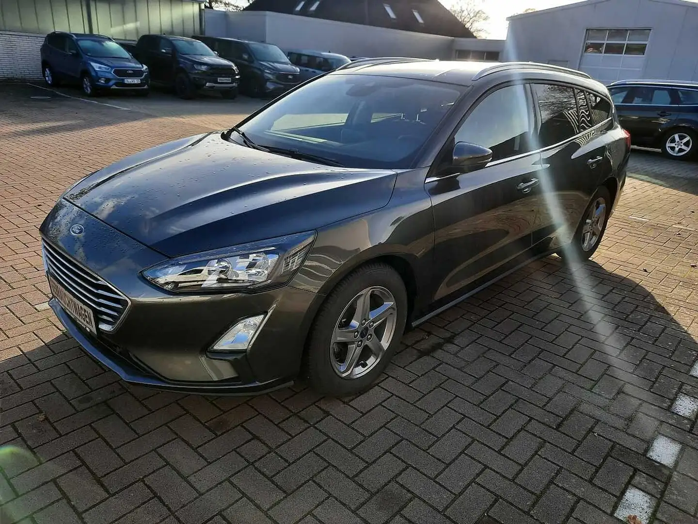 Ford Focus Turnier 1.0 EcoBoost Hybrid TITANIUM Grau - 1