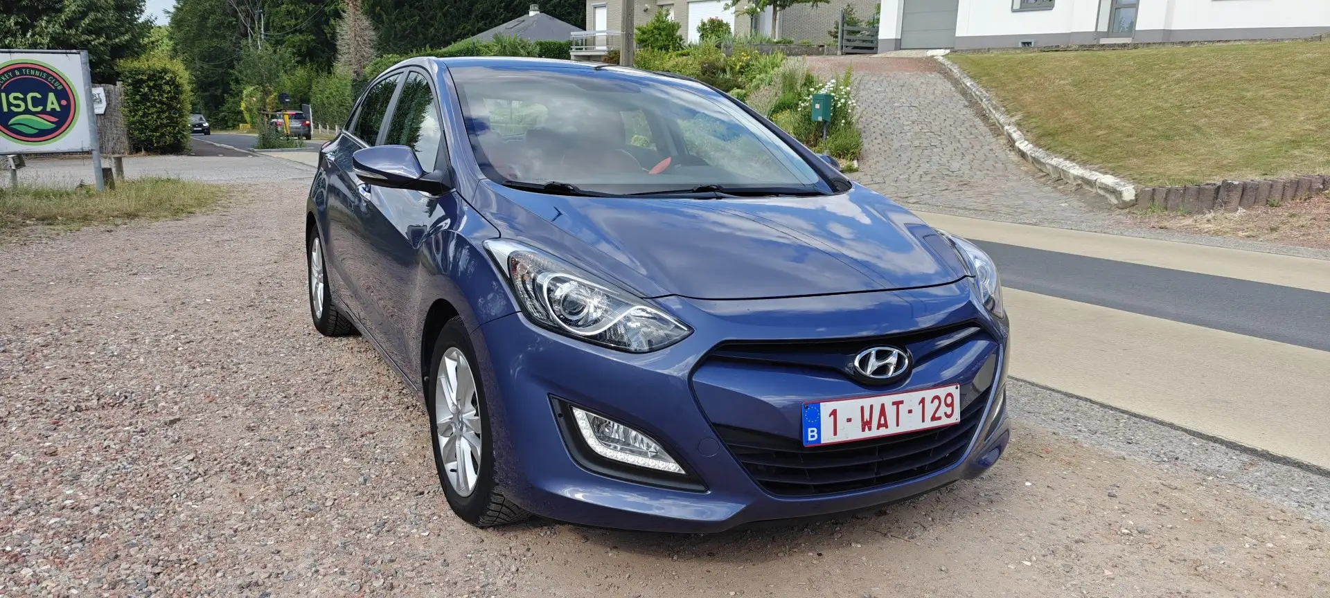 Hyundai i30 1.6 Style - Toit panoramique + cuir rouge interior - 1