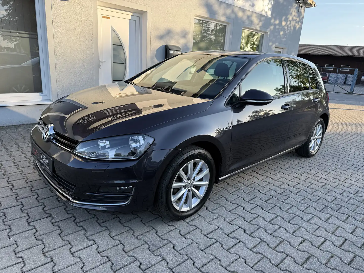 Volkswagen Golf Lounge BMT 1.4 TSI AUT SHZ PDC TEMP BT BC @ Gris - 1