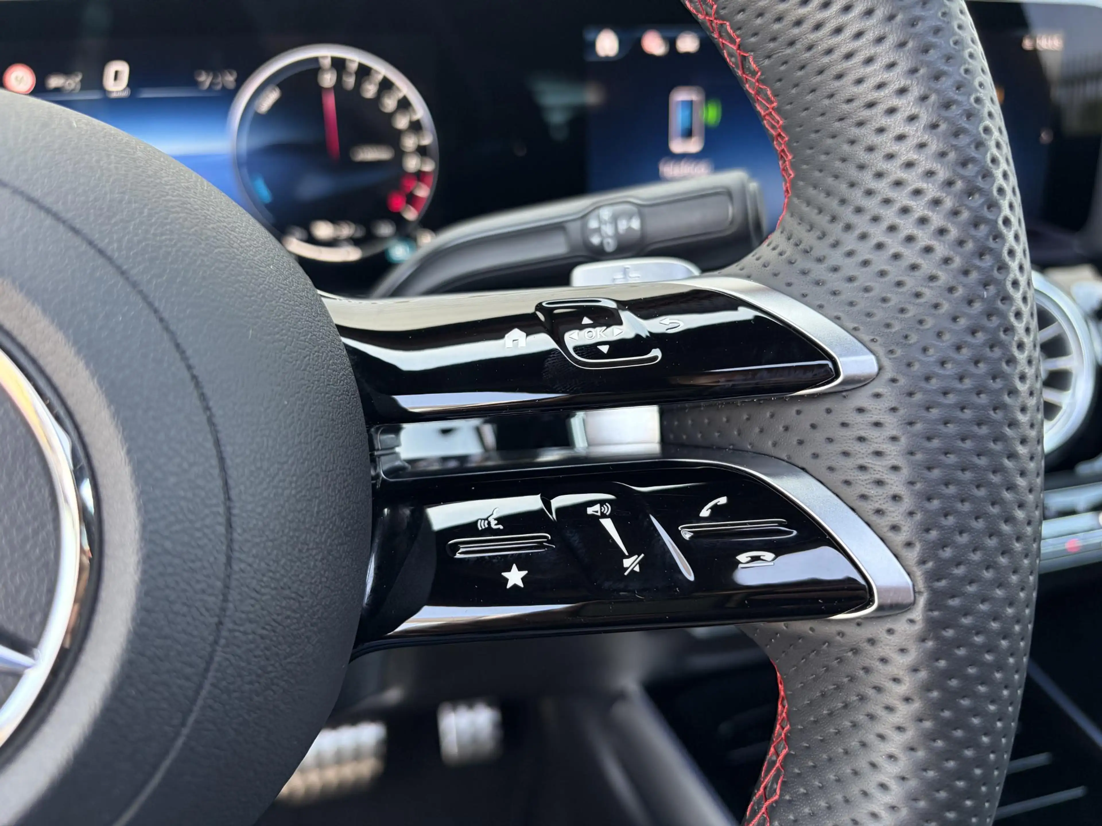 Mercedes-Benz B 250 e Business Solution AMG — photo 12
