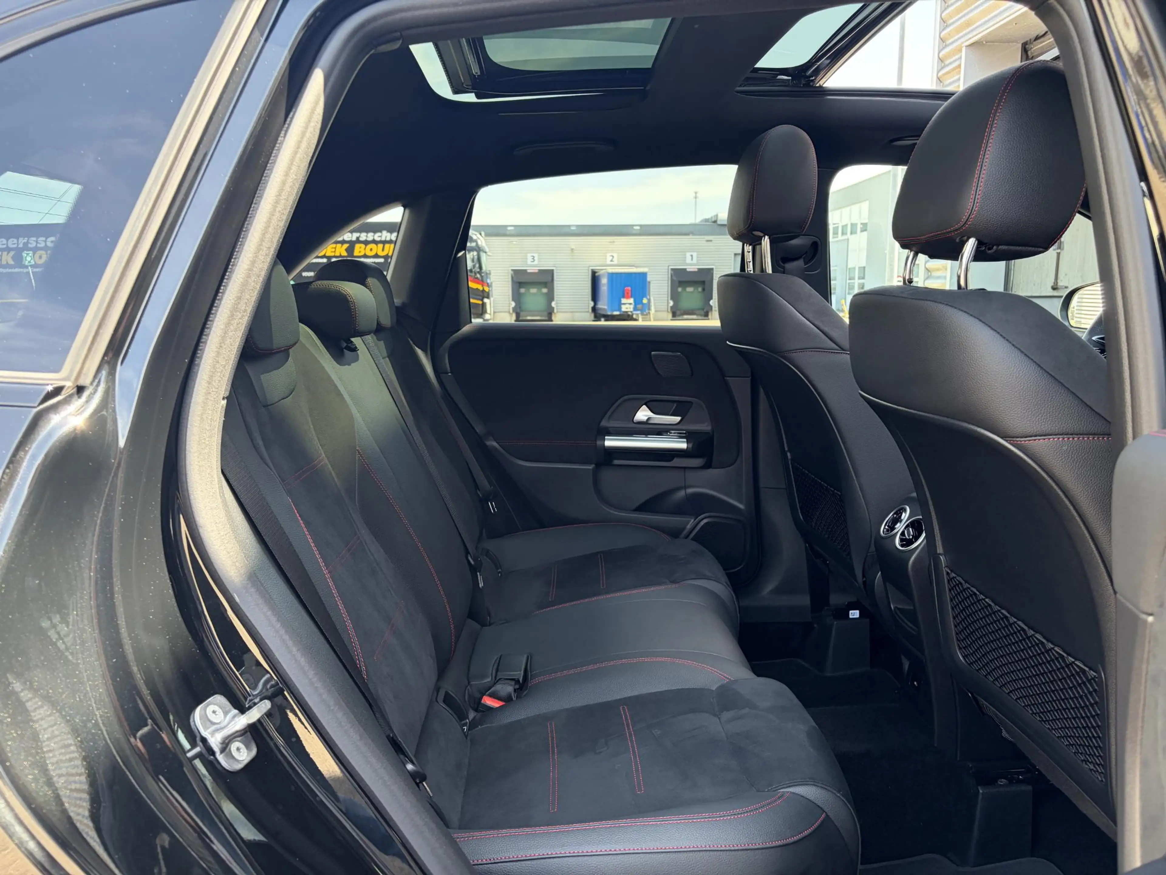 Mercedes-Benz B 250 e Business Solution AMG — photo 7