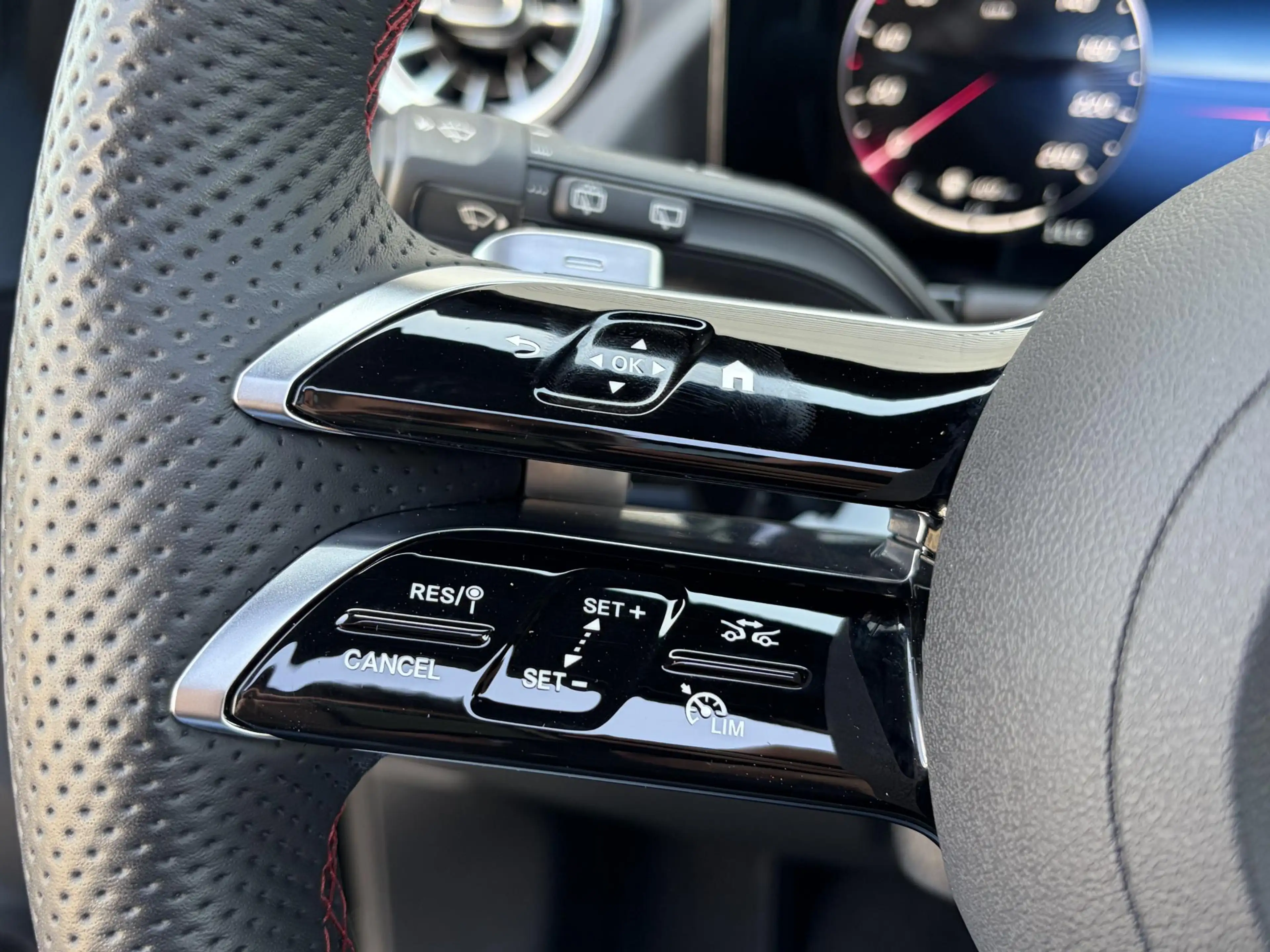 Mercedes-Benz B 250 e Business Solution AMG — photo 11