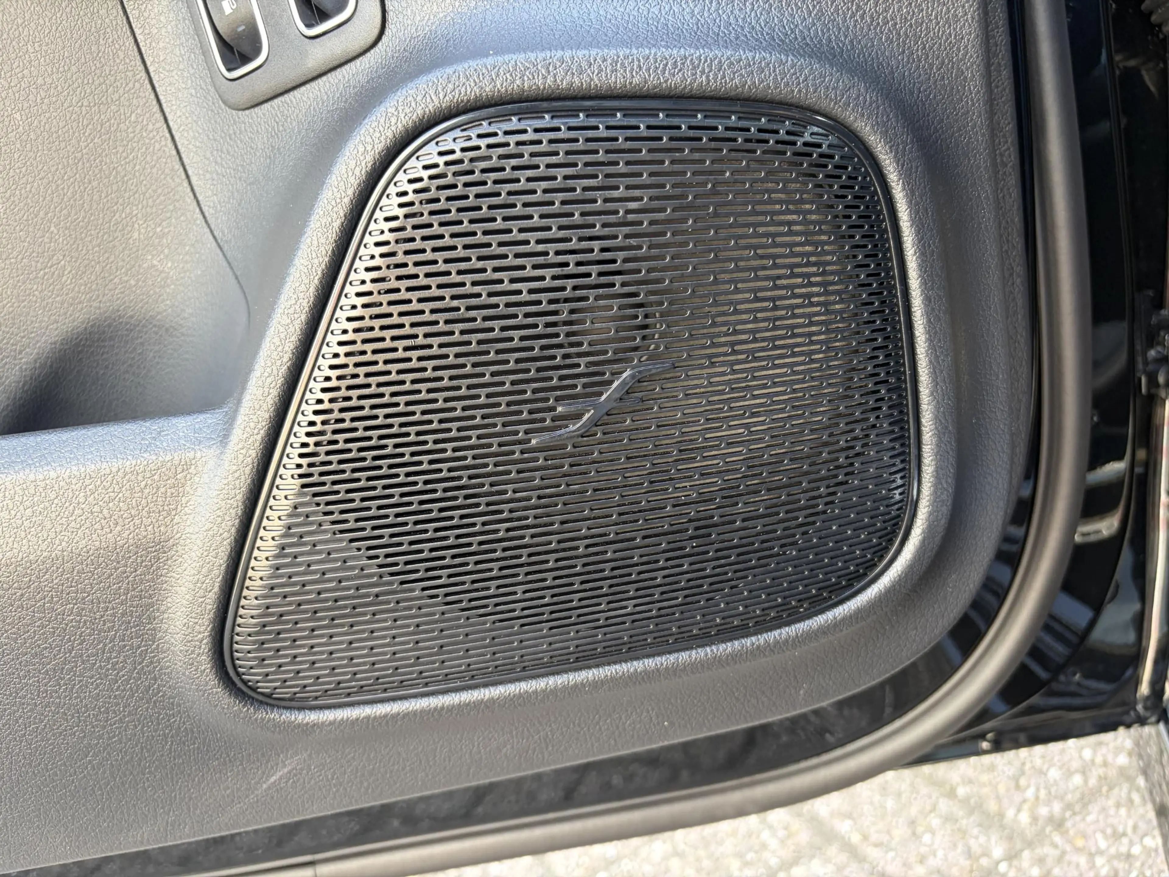 Mercedes-Benz B 250 e Business Solution AMG — photo 9