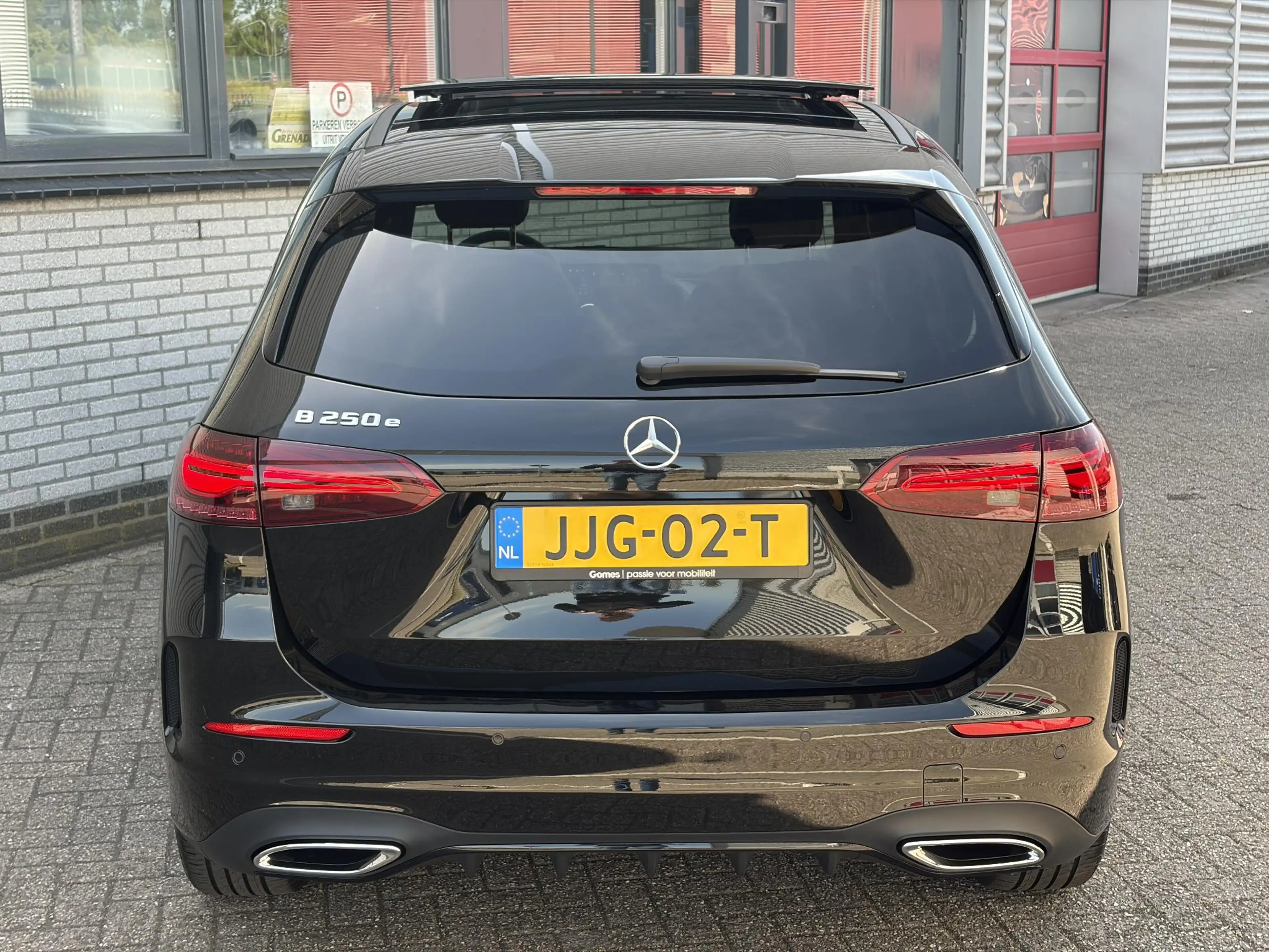 Mercedes-Benz B 250 e Business Solution AMG — photo 3