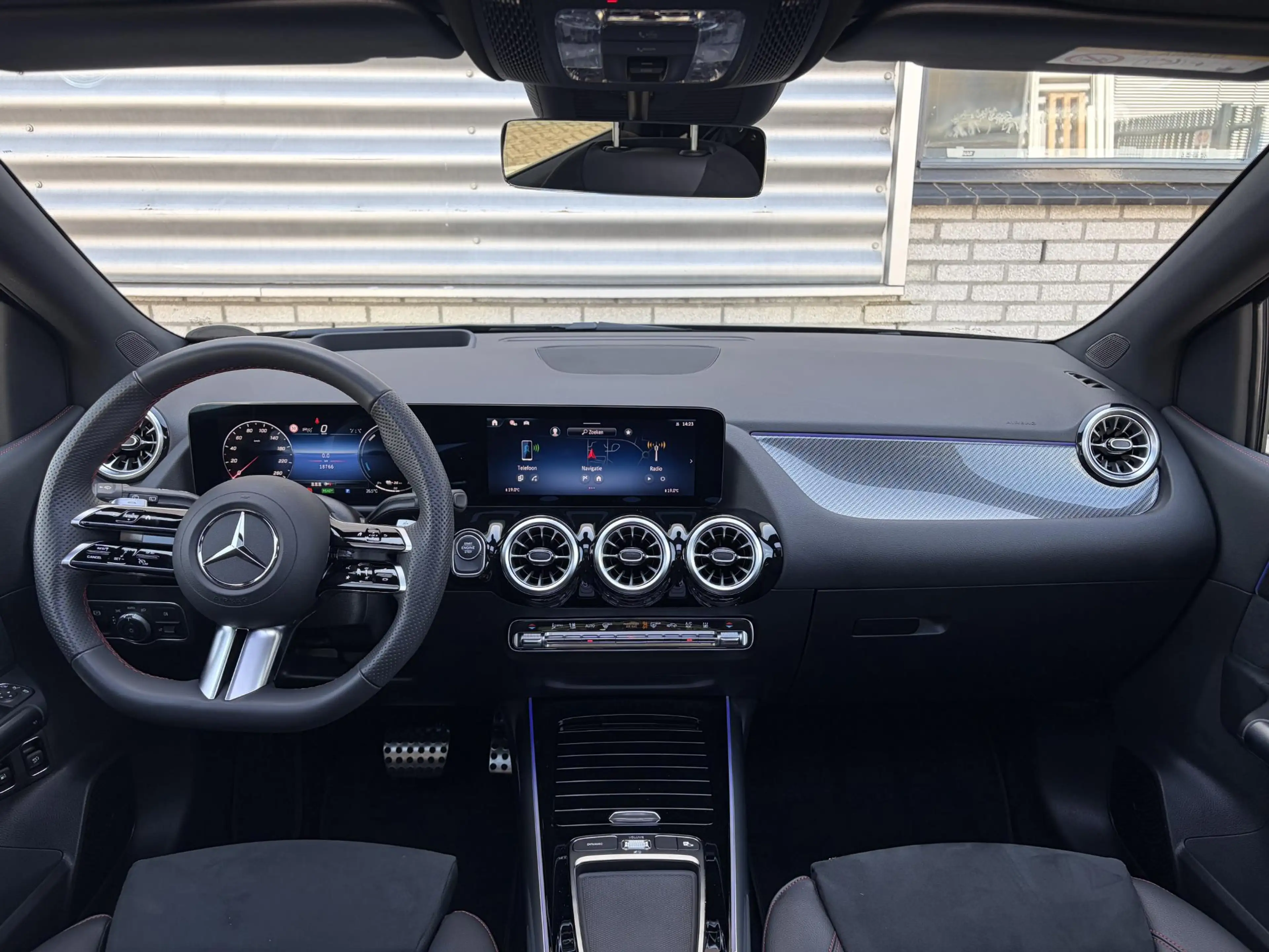 Mercedes-Benz B 250 e Business Solution AMG — photo 4