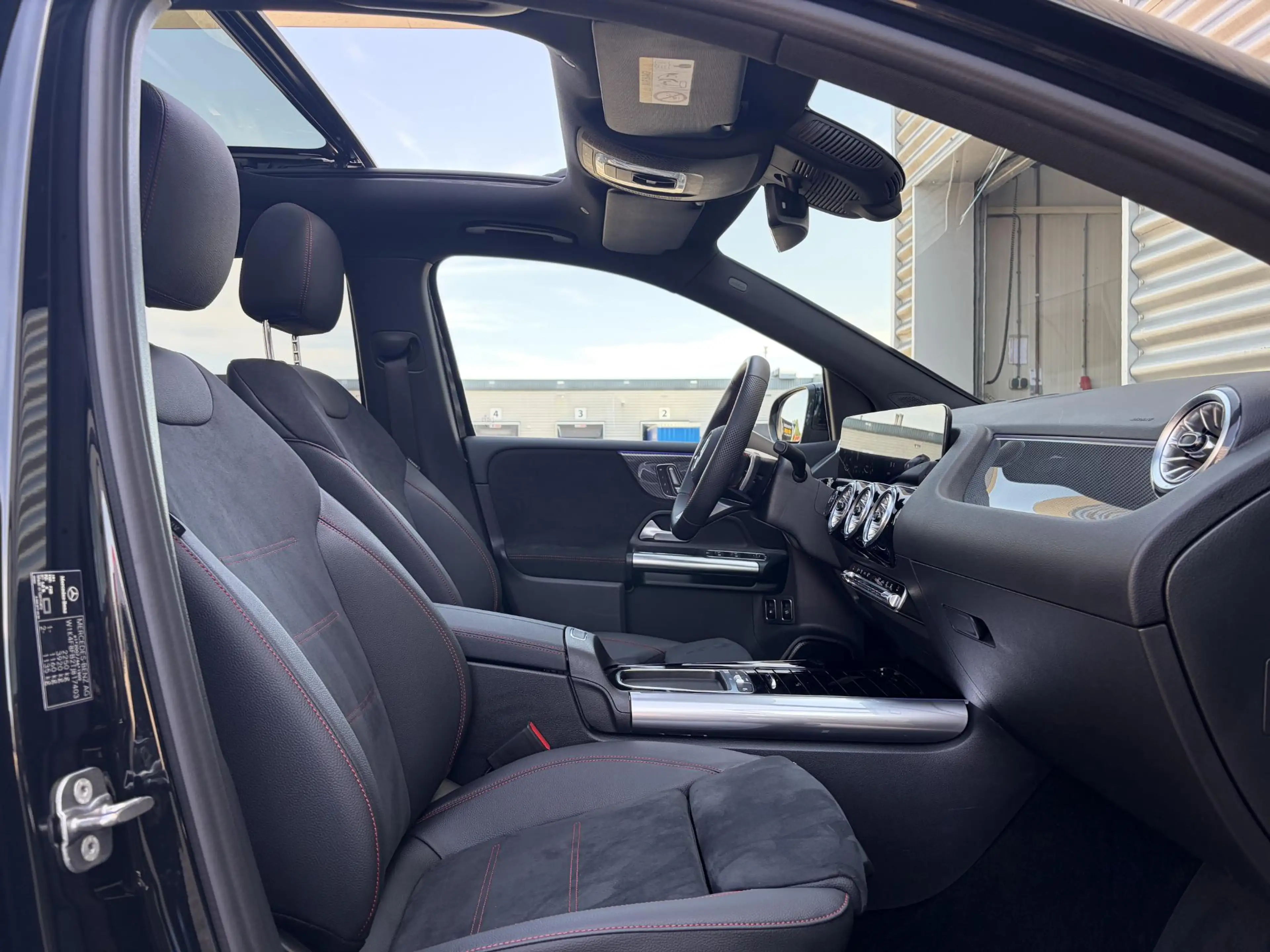 Mercedes-Benz B 250 e Business Solution AMG — photo 6