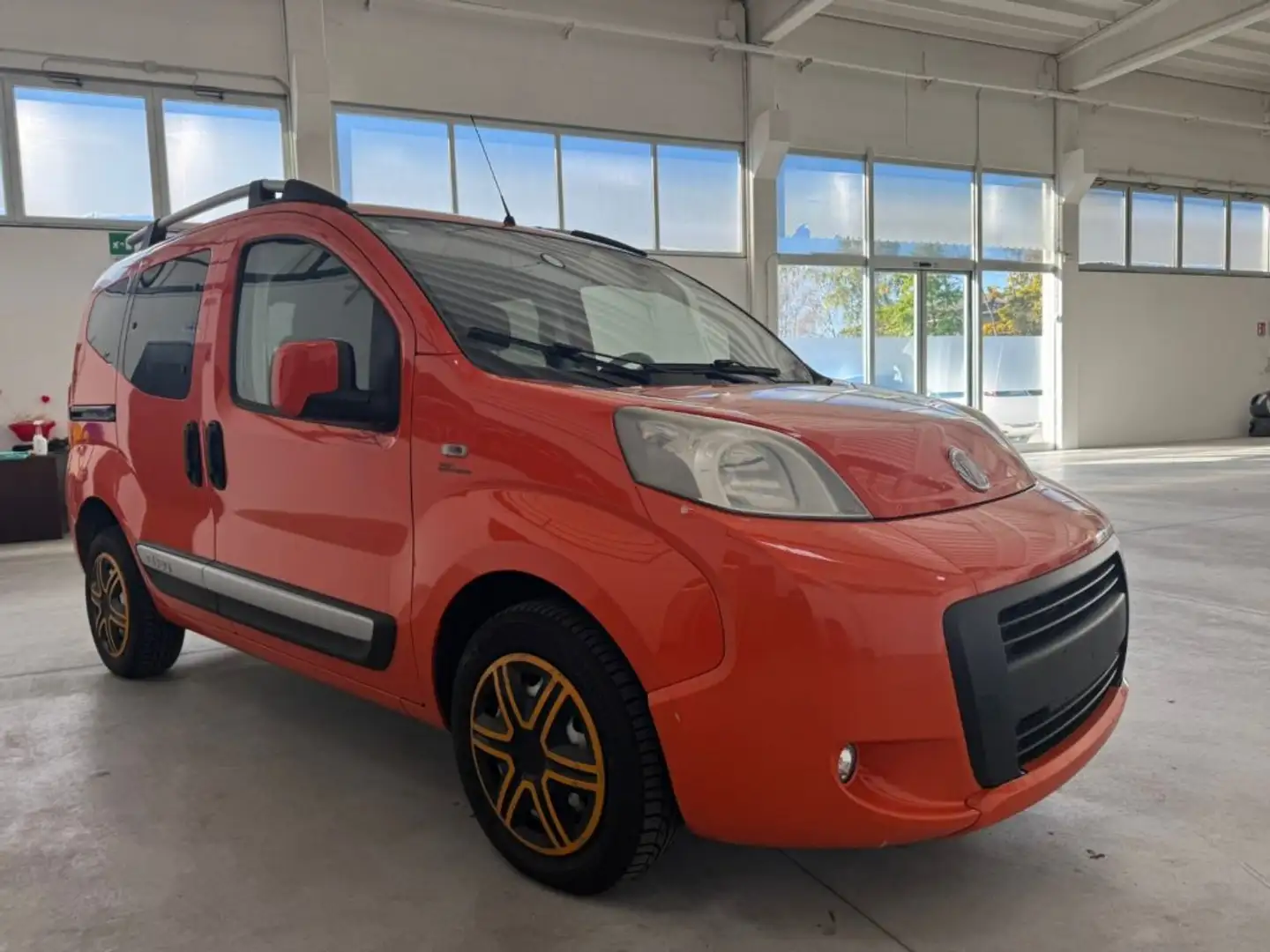 Fiat Qubo 1.3 MJT 95 CV Trekking Naranja - 2
