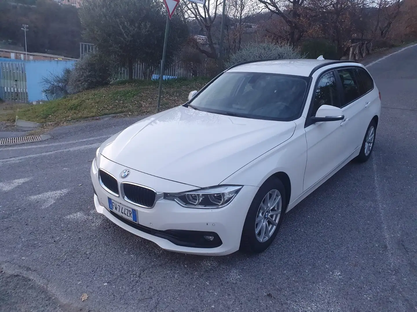 BMW 318 318d Touring Business Advantage auto Bianco - 1