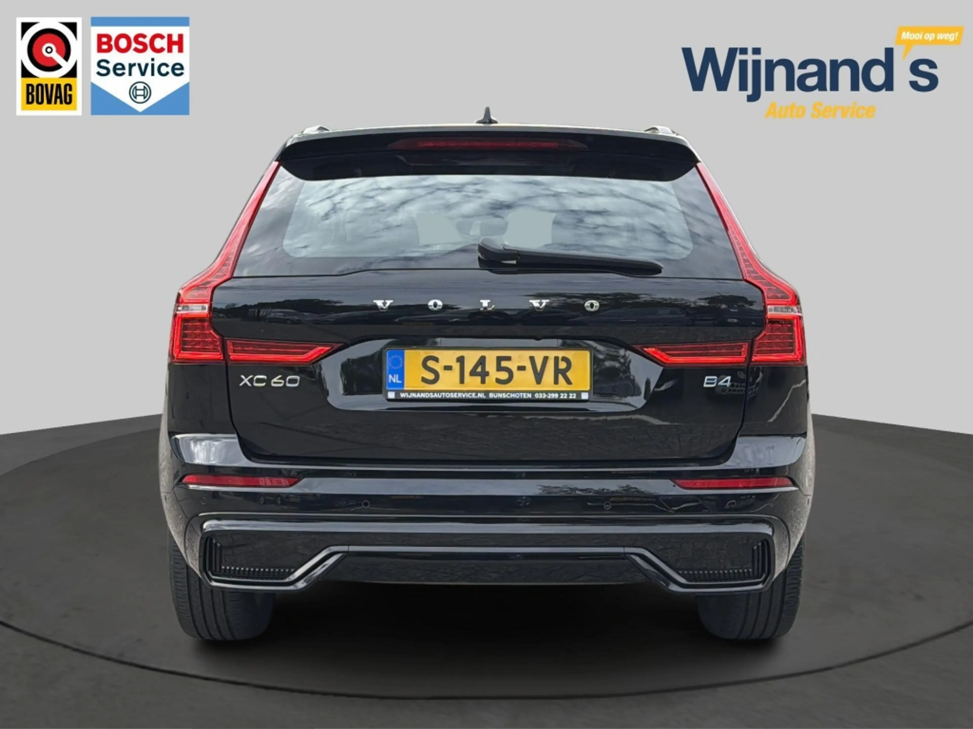Volvo XC60 2.0 B4 R-Design — photo 4