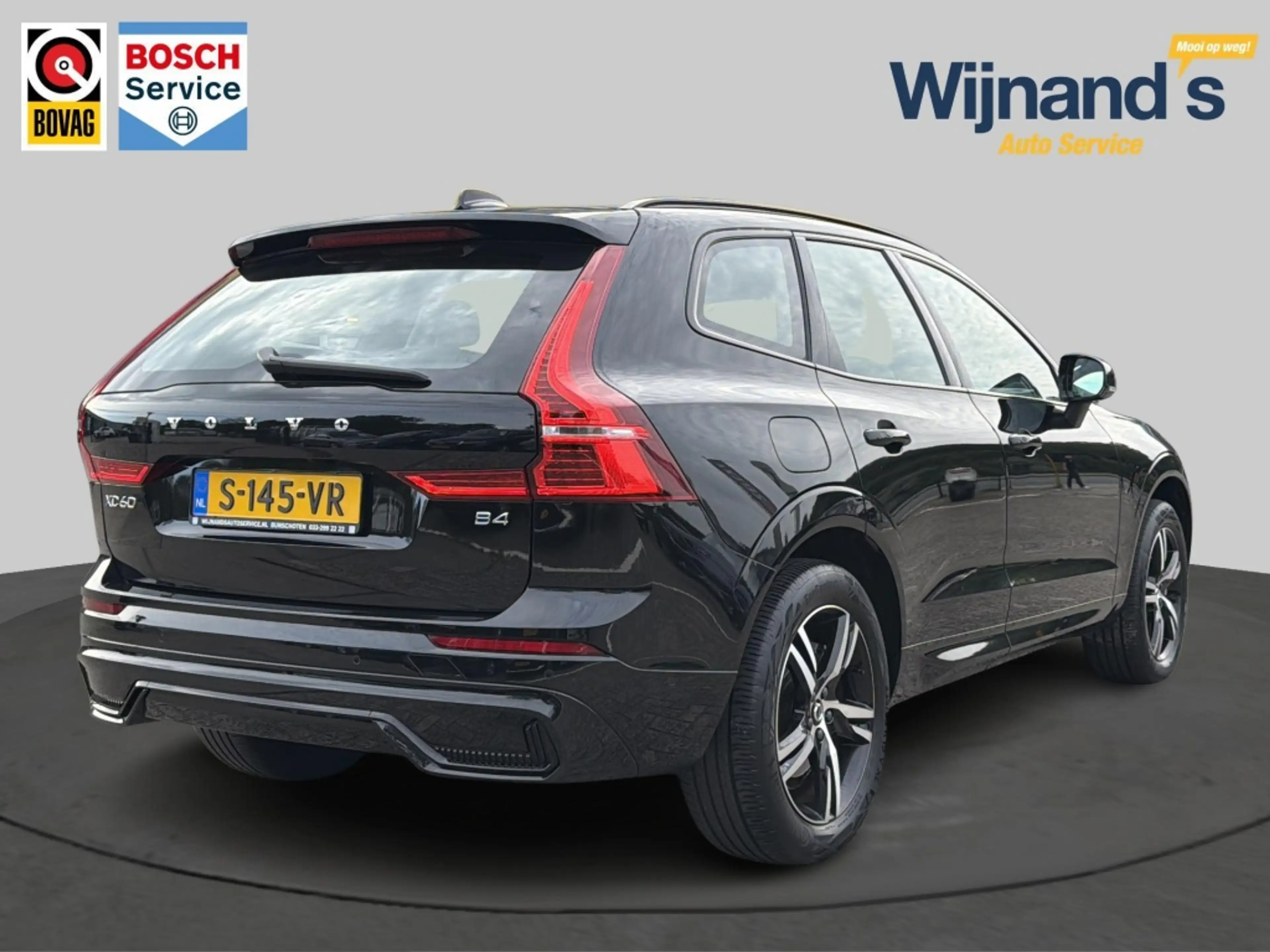 Volvo XC60 2.0 B4 R-Design — photo 6