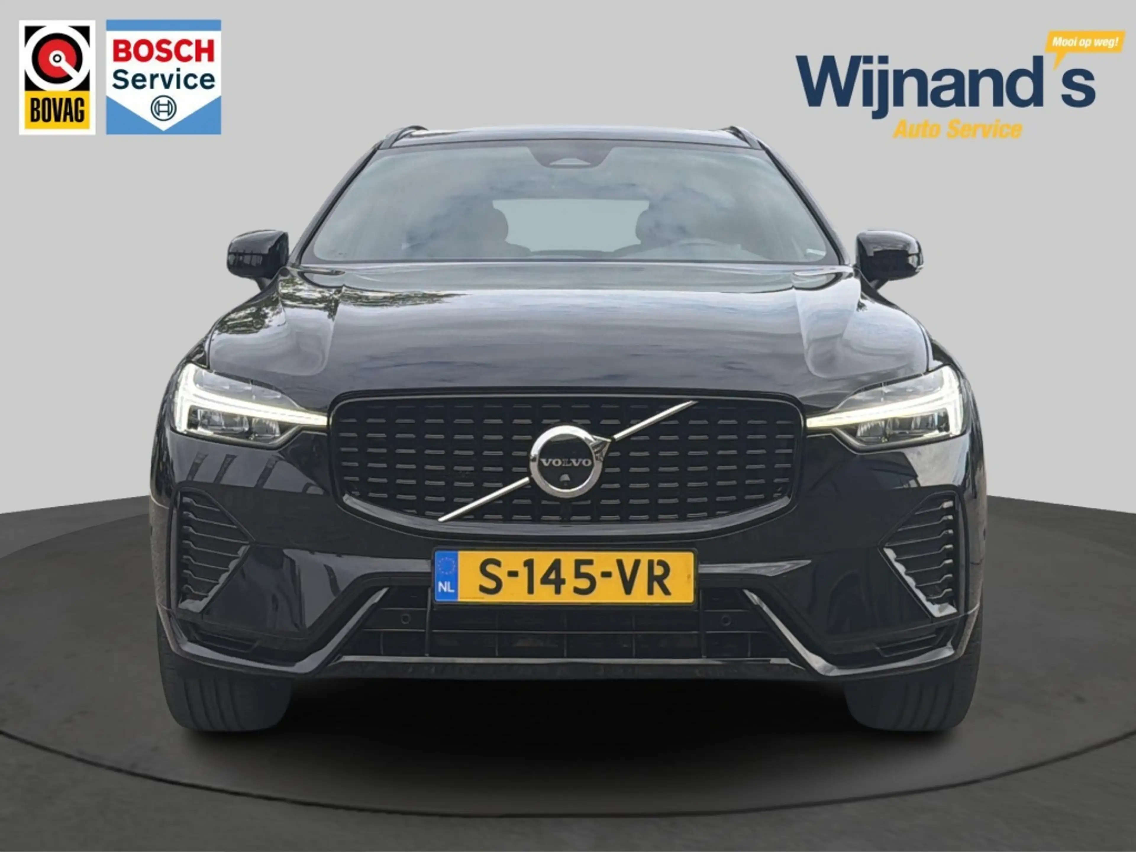 Volvo XC60 2.0 B4 R-Design — photo 2