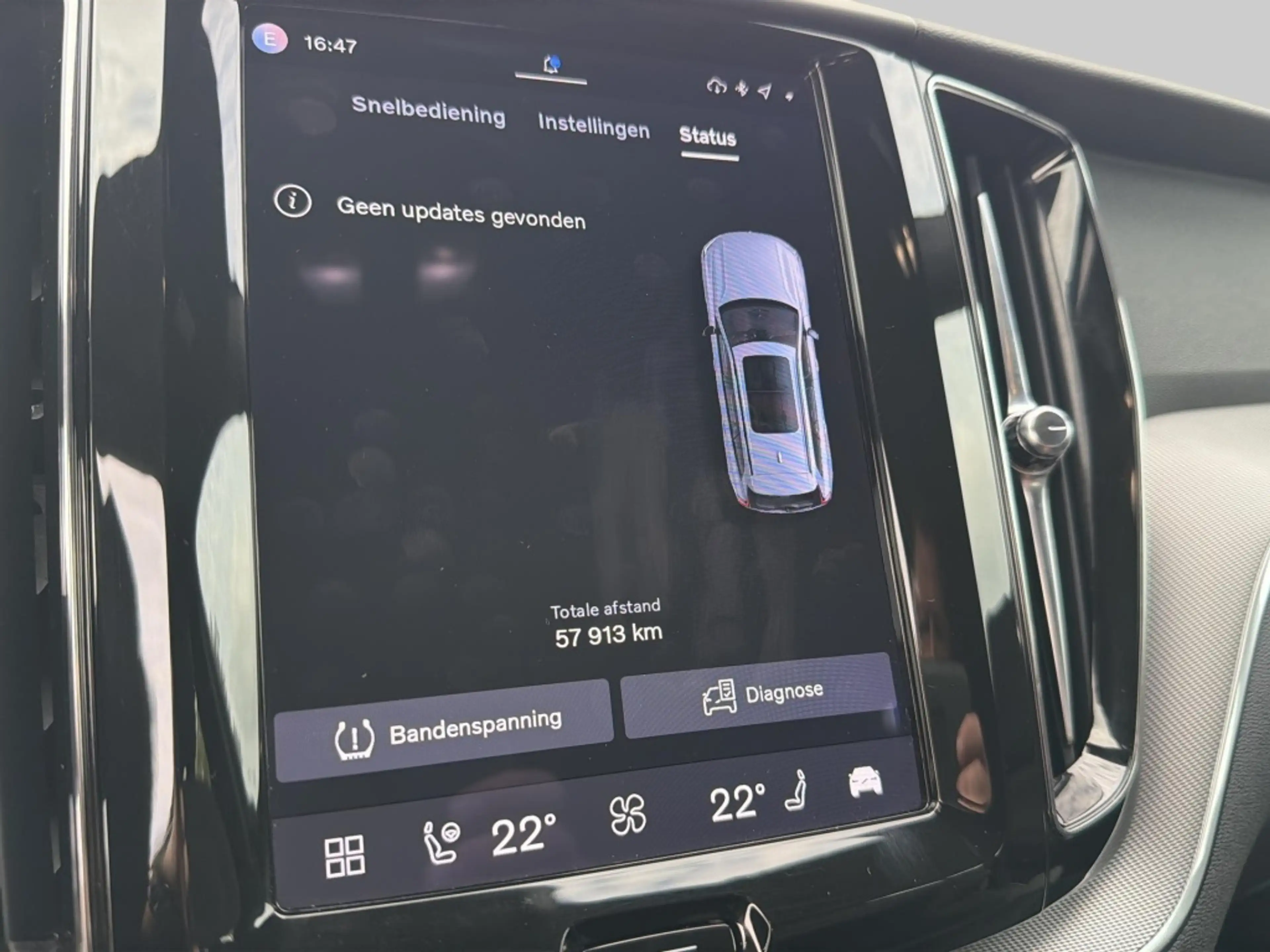 Volvo XC60 2.0 B4 R-Design — photo 15