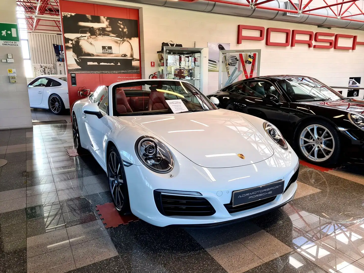 Porsche 991 911 Carrera Cabrio MK2 991.2 Білий - 1