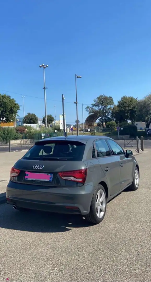 Audi A1 Sportback 1.0 TFSI ultra 95 Ambition Luxe Gris - 2
