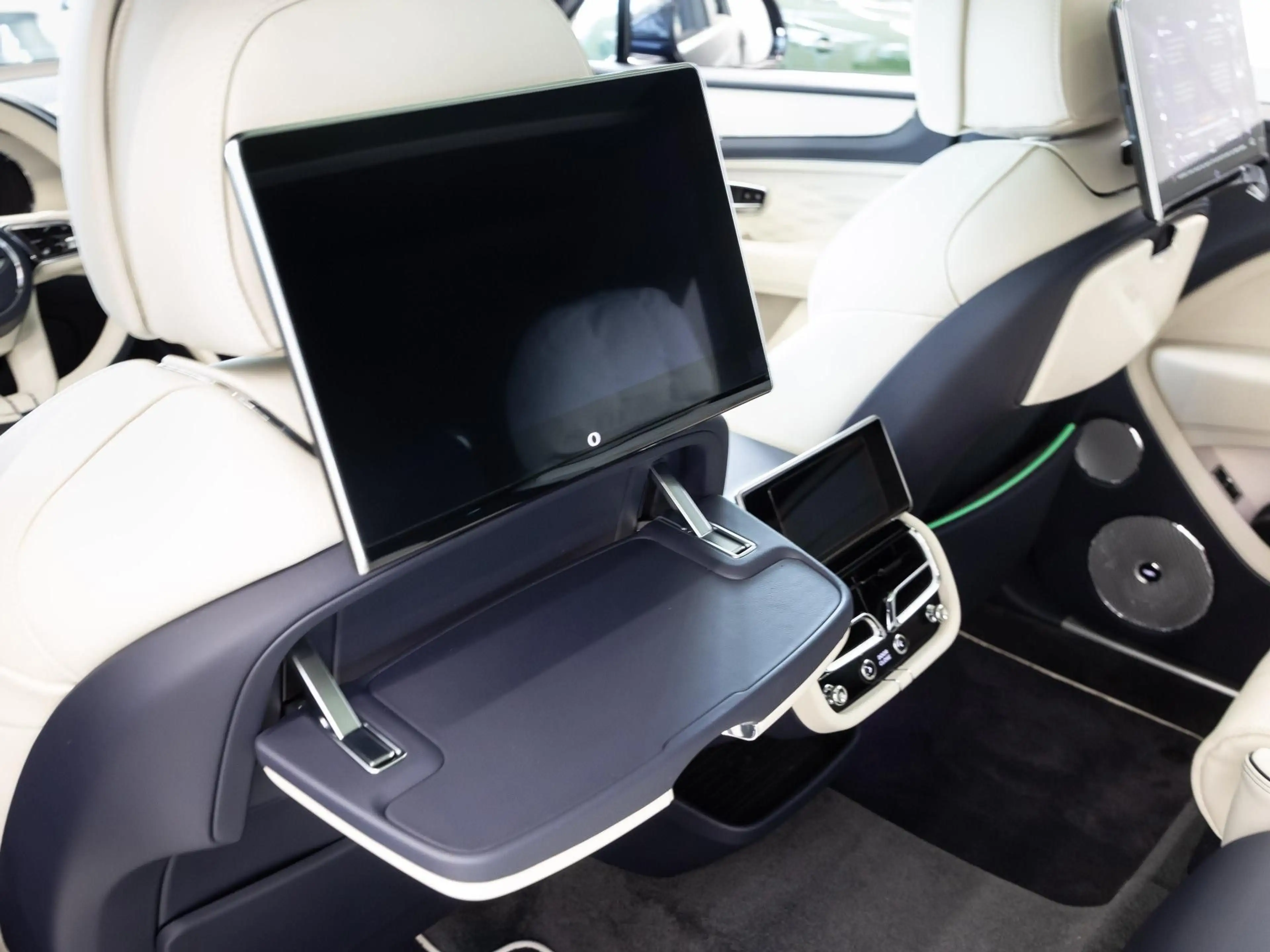 Bentley Bentayga EWB Azure Head Up Display Navi LED Klima — photo 9