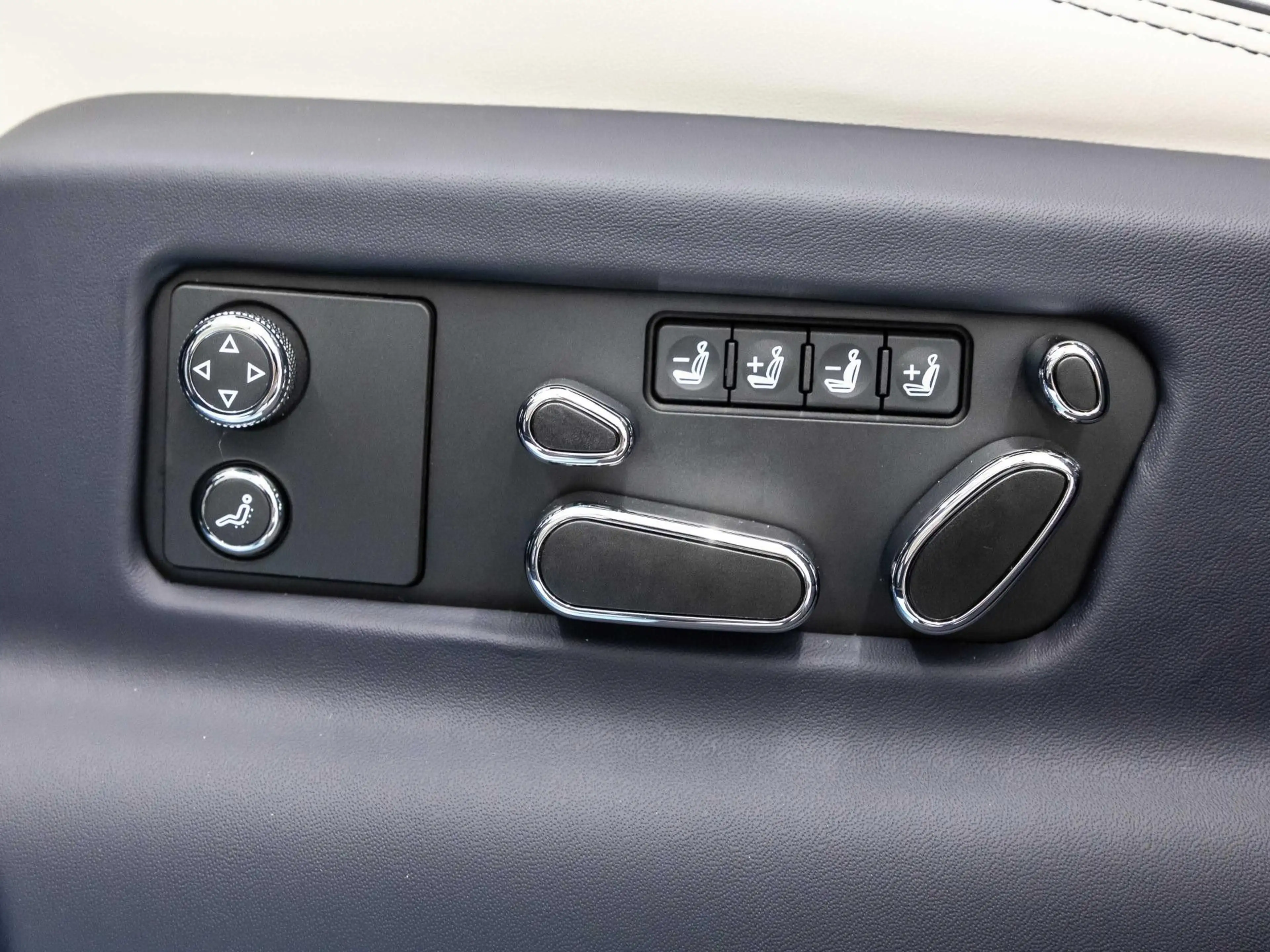 Bentley Bentayga EWB Azure Head Up Display Navi LED Klima — photo 12