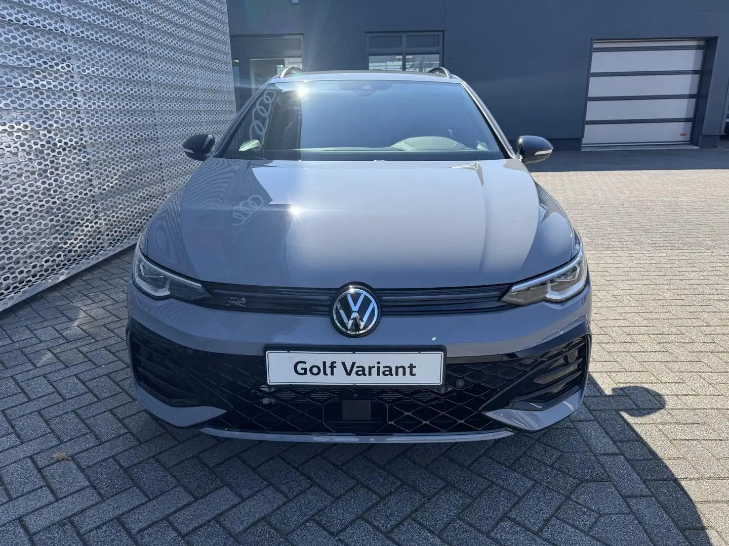 Volkswagen Golf Variant R-Line-Edition 1.5 eTSI 85 kW / 116 pk Variant 7 v Grau - 2